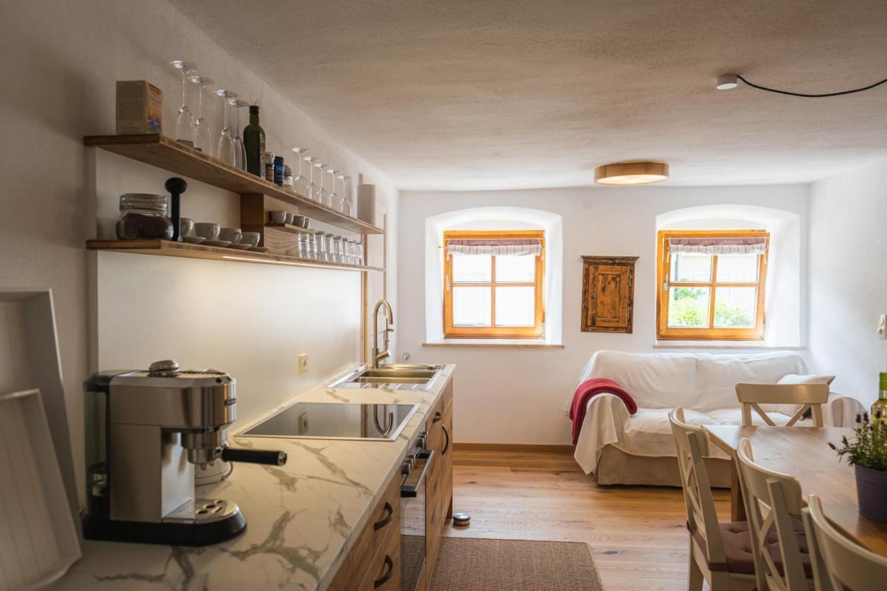 Gehobenes Ambiente In Historischer Wohnung Вальтинг Экстерьер фото