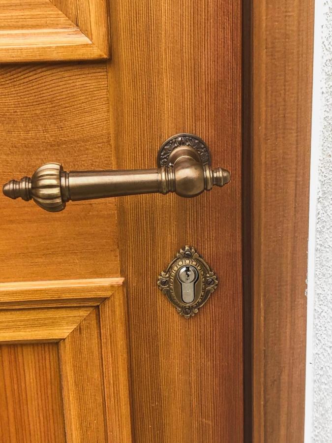 Gehobenes Ambiente In Historischer Wohnung Вальтинг Экстерьер фото